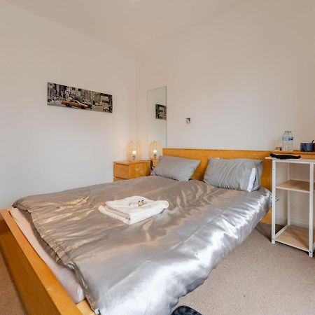 Private Room In Cardiff City Center Buitenkant foto